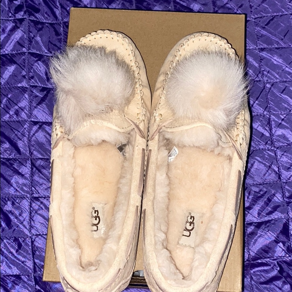 UGG Dakota Pom Pom